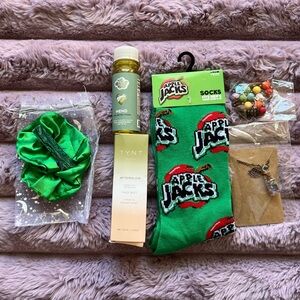 Apple Jacks Socks & Tynt Glow Face Green Gold Valentine's Day Gift Bundle